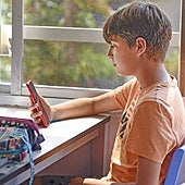 Cantabria se suma a las comunidades que prohibirán el móvil en colegios e institutos