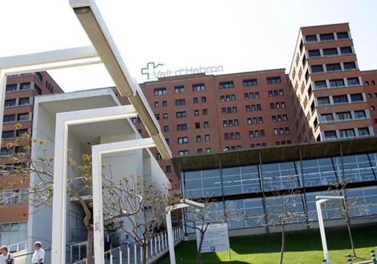 Imagen de la fachada principal del Hospital Vall d'Hebron de Barcelona