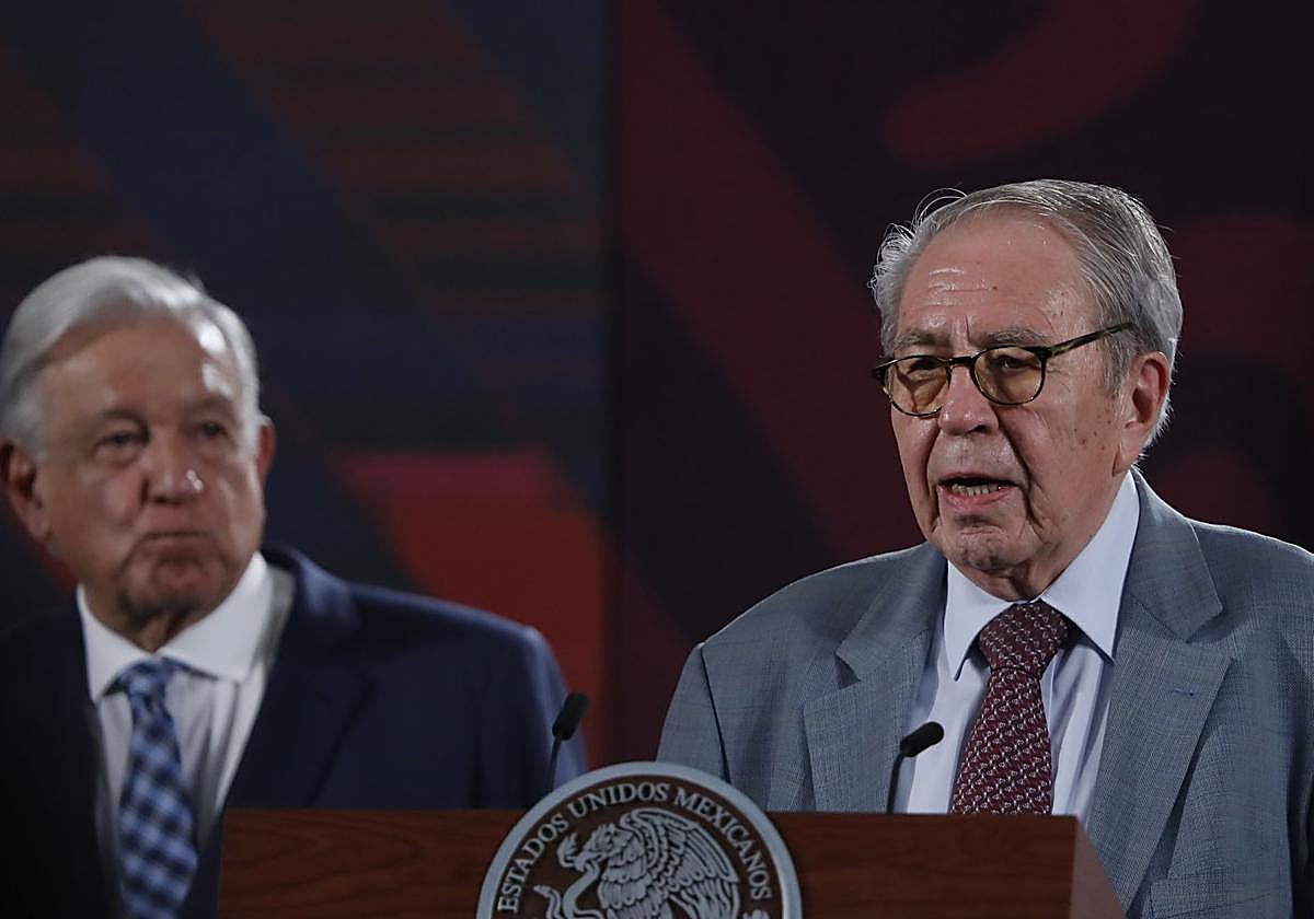 El secretario de Salud, Jorge Alcocer, habla durante una rueda de prensa del presidente de México, Andrés Manuel López Obrador.