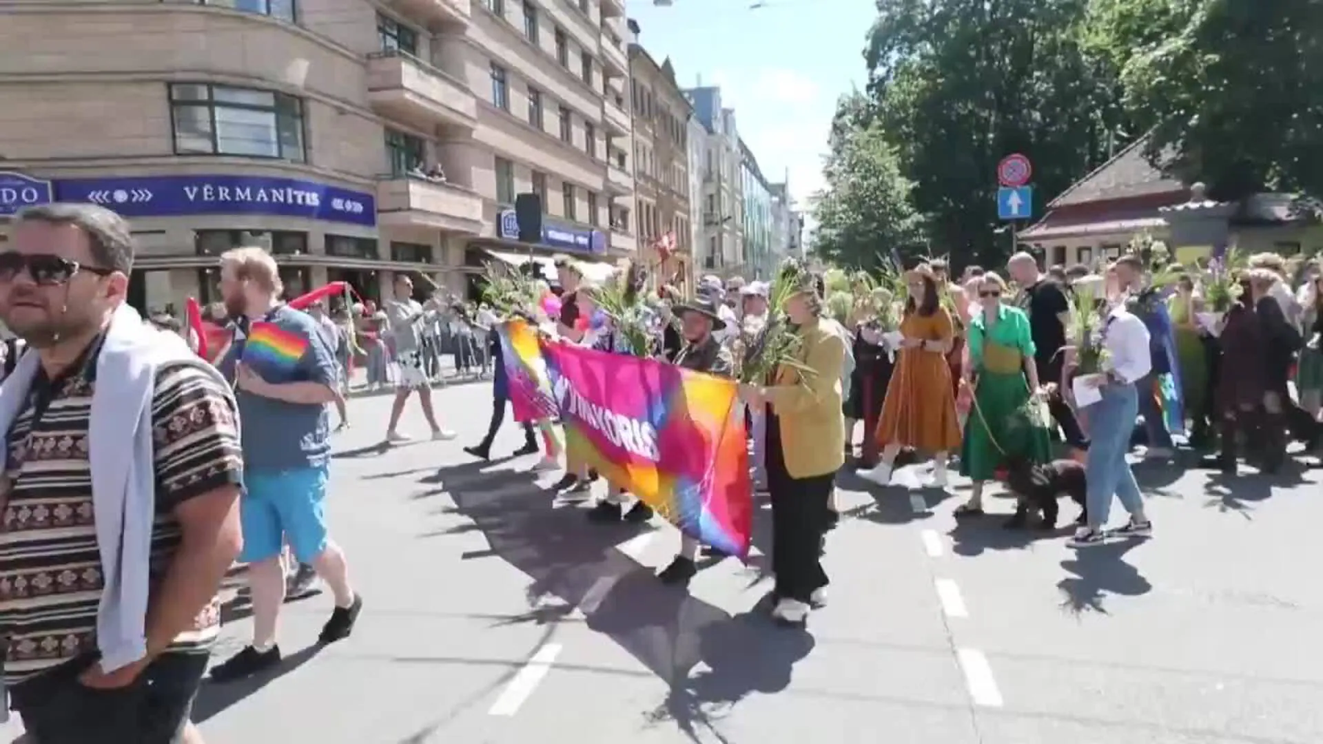 Unas 7.000 Personas Marchan Por Los Derechos LGTB En El Orgullo Báltico