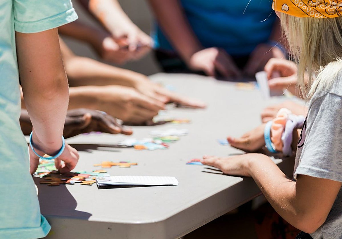 La facilidad para conciliar este verano depende de la comunidad autónoma en la que vivan los padres, según los expertos