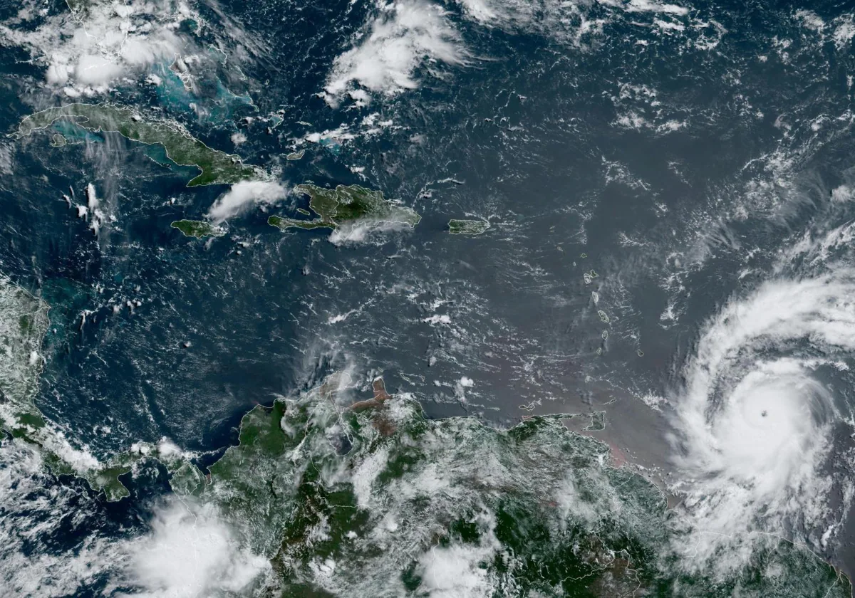 El huracán Beryl se acerca a las islas del Caribe