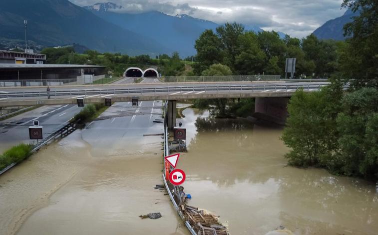 Imagen principal - Imágenes de las lluvias torrenciales en Suiza