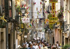 Logroño aprueba la prohibición de beber en las calles del casco antiguo desde medianoche