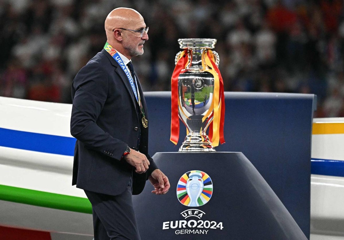 Luis de la Fuente, seleccionador nacional en la premiación de la Eurocopa 2024