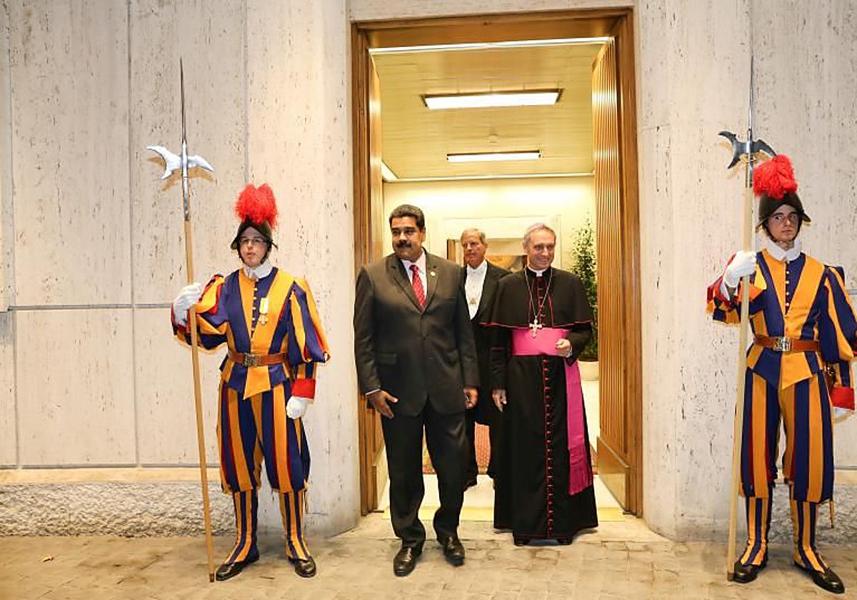 Nicolás maduro en una visita al Vaticano en 2016