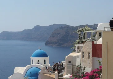 Un concejal pide a los vecinos de Santorini que se confinen en sus casas para recibir una horda de 17.000 turistas