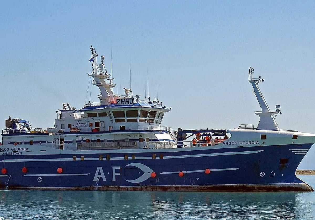 El buque Argos Georgia, en el que viajaban 27 tripulantes cuando naufragó en Malvinas
