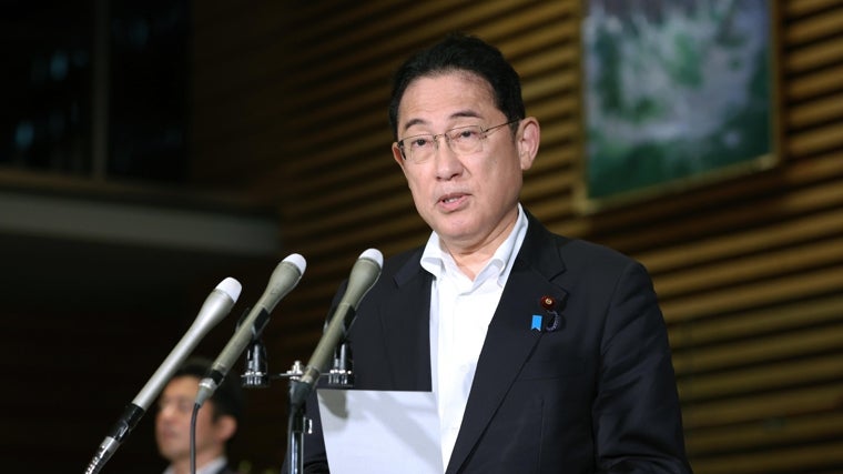 Primer ministro japonés, Fumio Kishida, en la rueda de prensa anunciado que cancelaba sus compromisos de la semana