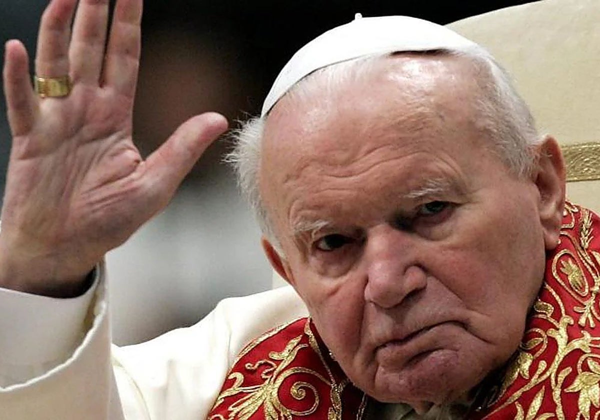 Foto de archivo del 27 de noviembre de 2004 del Papa Juan Pablo II