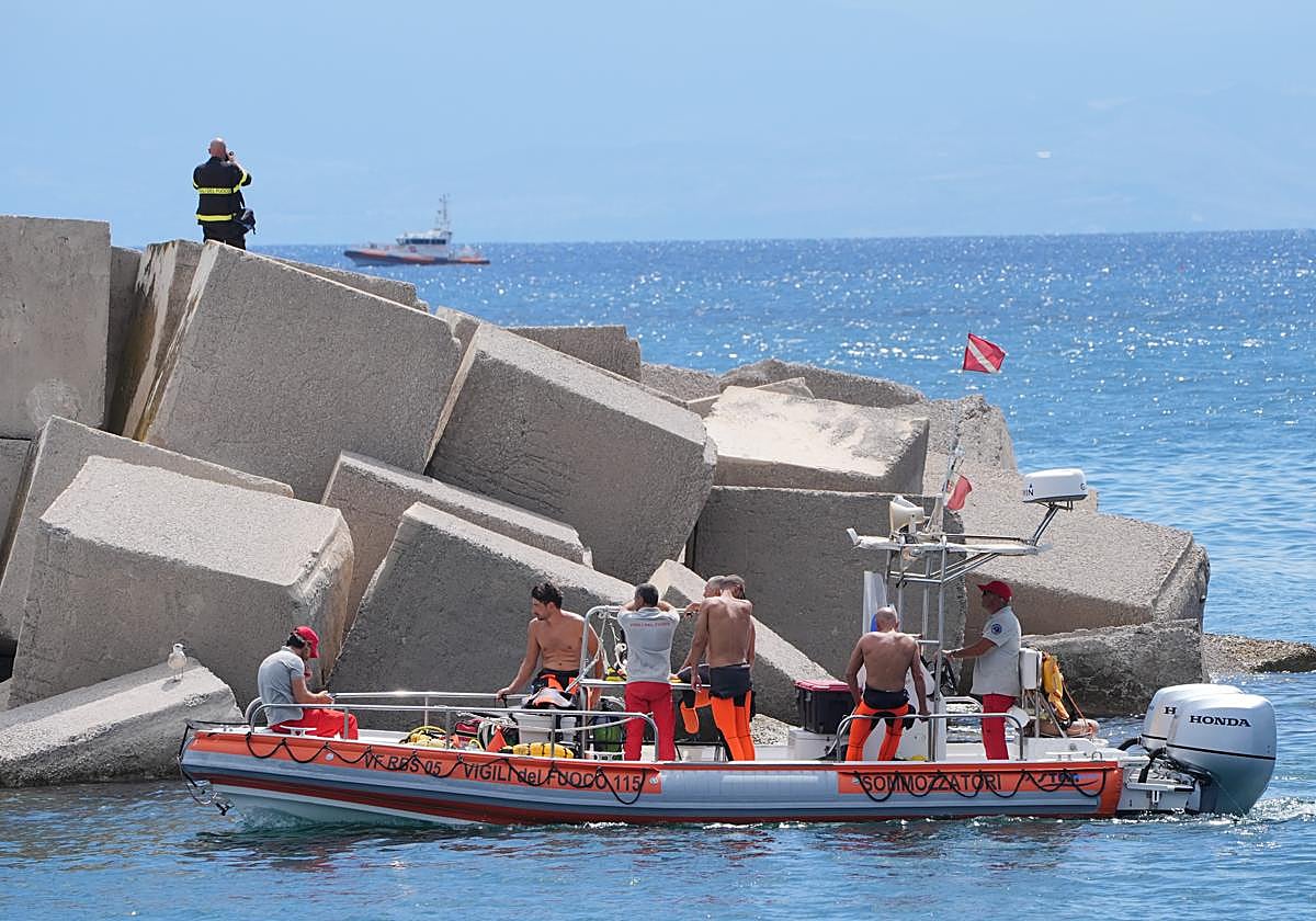 Última hora del naufragio del velero de lujo con grandes directivos desaparecidos hoy, en directo