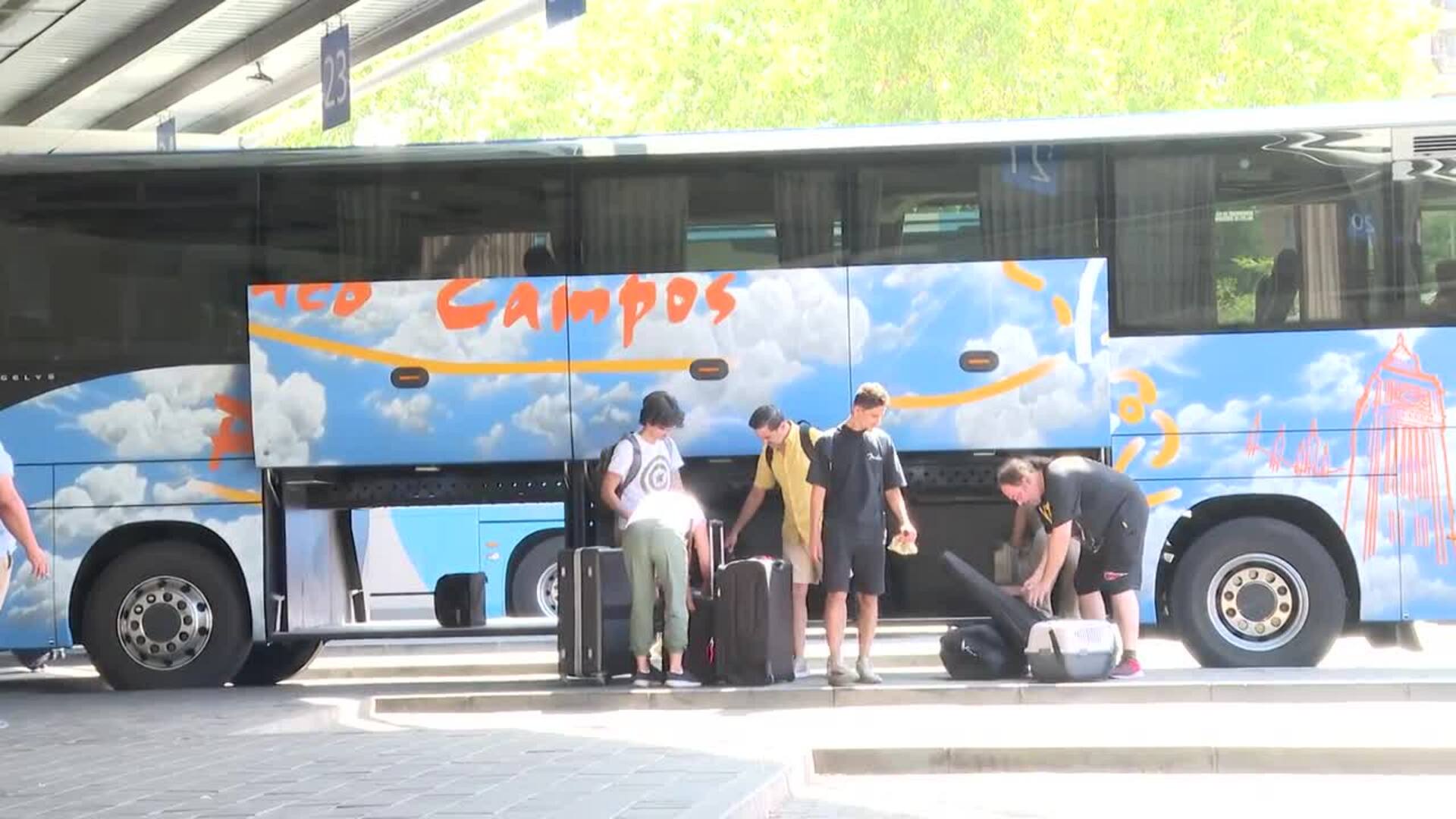 Méndez Álvaro recibe a cientos de viajeros en la &#039;operación retorno&#039;