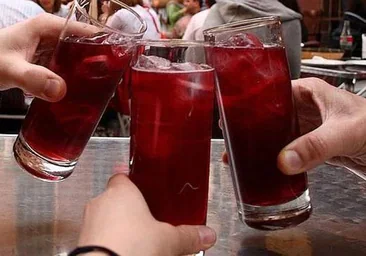 Sanidad pide que no se consuma un popular tinto de verano por contener fragmentos de vidrio