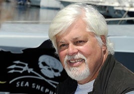 Groenlandia prolonga 28 días la detención del defensor de las ballenas Paul Watson