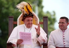 El Papa visita una misión en la selva de Papúa Nueva Guinea