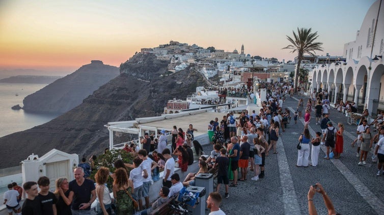 Grecia anuncia un impuesto a los cruceros en Santorini y Miconos contra la avalancha de turistas