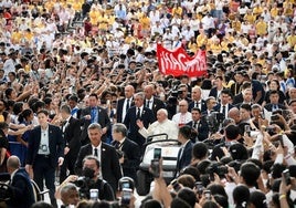 El Papa celebra una misa en Singapur ante 50.000 personas, un cuarto de los católicos del país