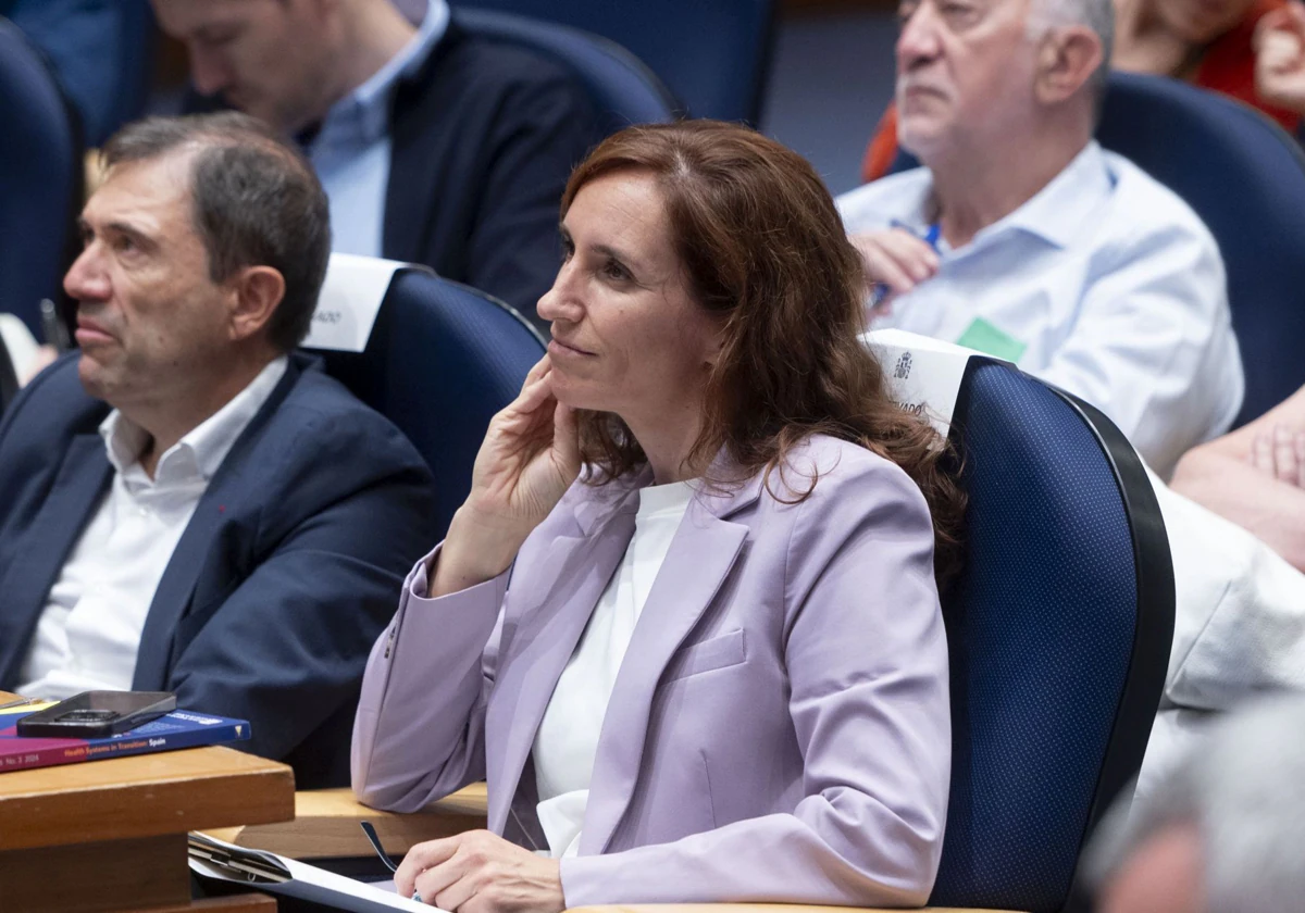 La ministra de Sanidad, Mónica García, durante el acto de presentación del informe