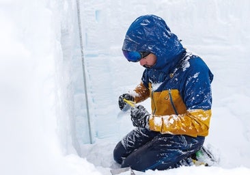 Los glaciólogos, 'forenses' en los Pirineos: «Solo quedan 140 hectáreas de hielo en toda la cordillera»