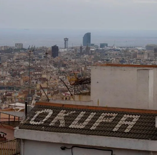 Esto es lo que dice la ley española sobre los okupas que quieren empadronarse en las casas que habitan