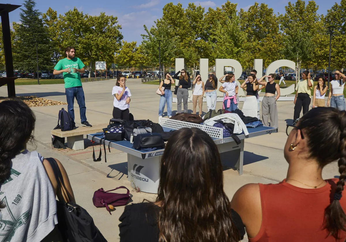 Los alumnos del Grado de Lengua de Signos de la Universidad Rey Juan Carlos llevan desde septiembre sin tener clase