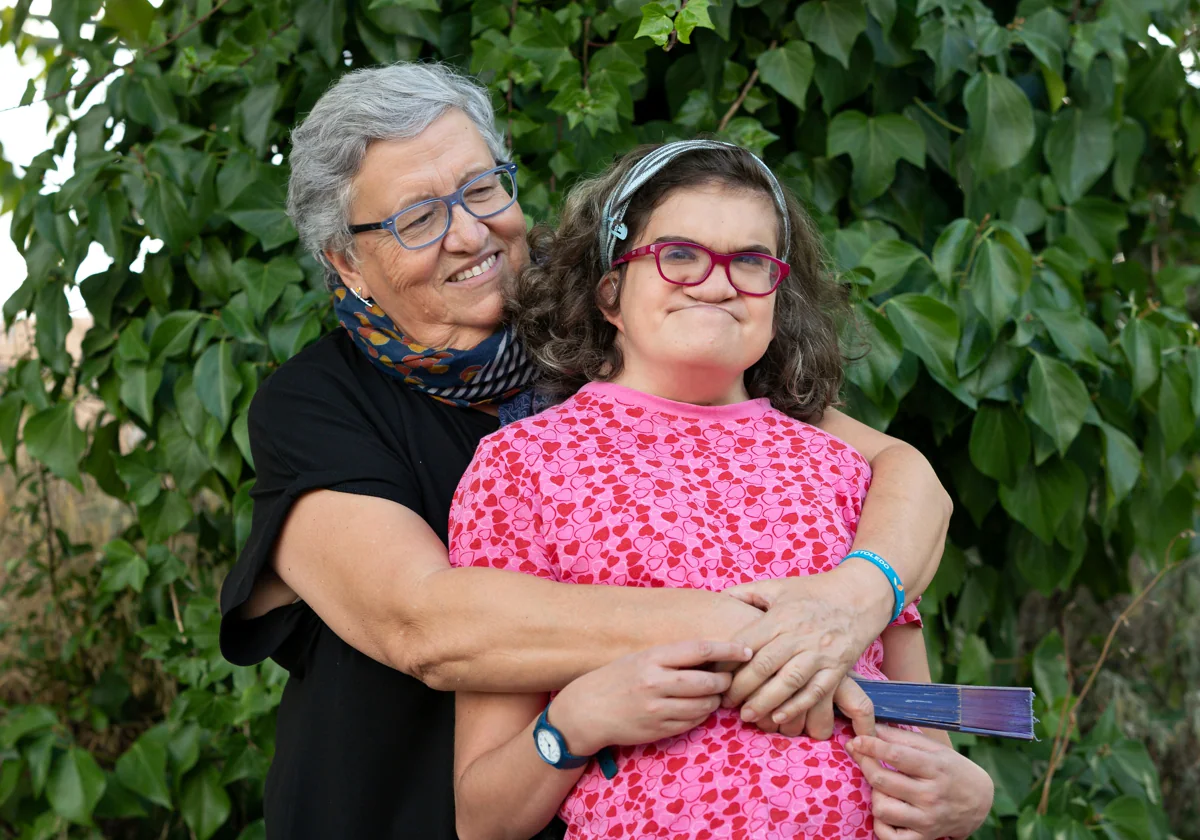 Esther García, de 65 años, y su hija Lucía González, de 33, en Toledo, donde residen