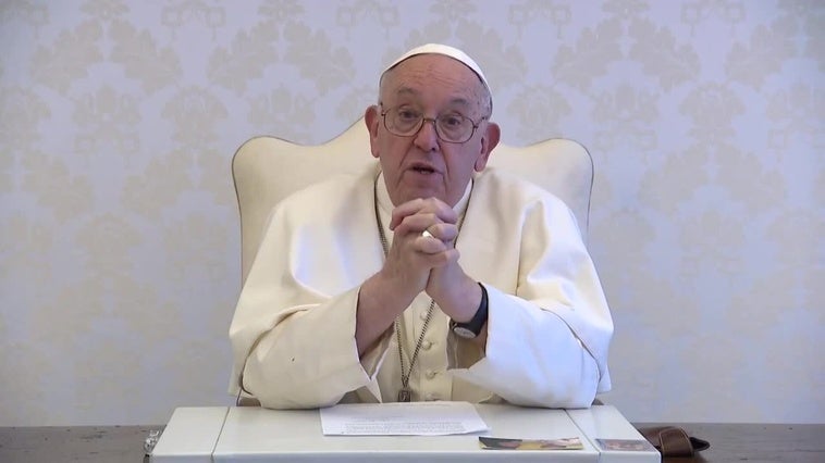 El papa anima a los jóvenes de Madrid a "hacer barullo constructivo" y a cuidar sus raíces