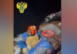 Hallado vivo un náufrago junto a los cadáveres de su hermano y su sobrino en Rusia tras dos meses a la deriva