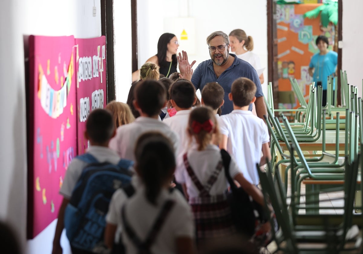 El primer día de clase para un grupo de Primaria de un colegio concertado en Córdoba