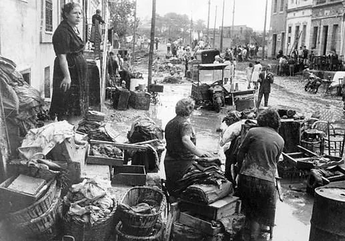 imágenes de la devastadora riada de Barcelona de 1962