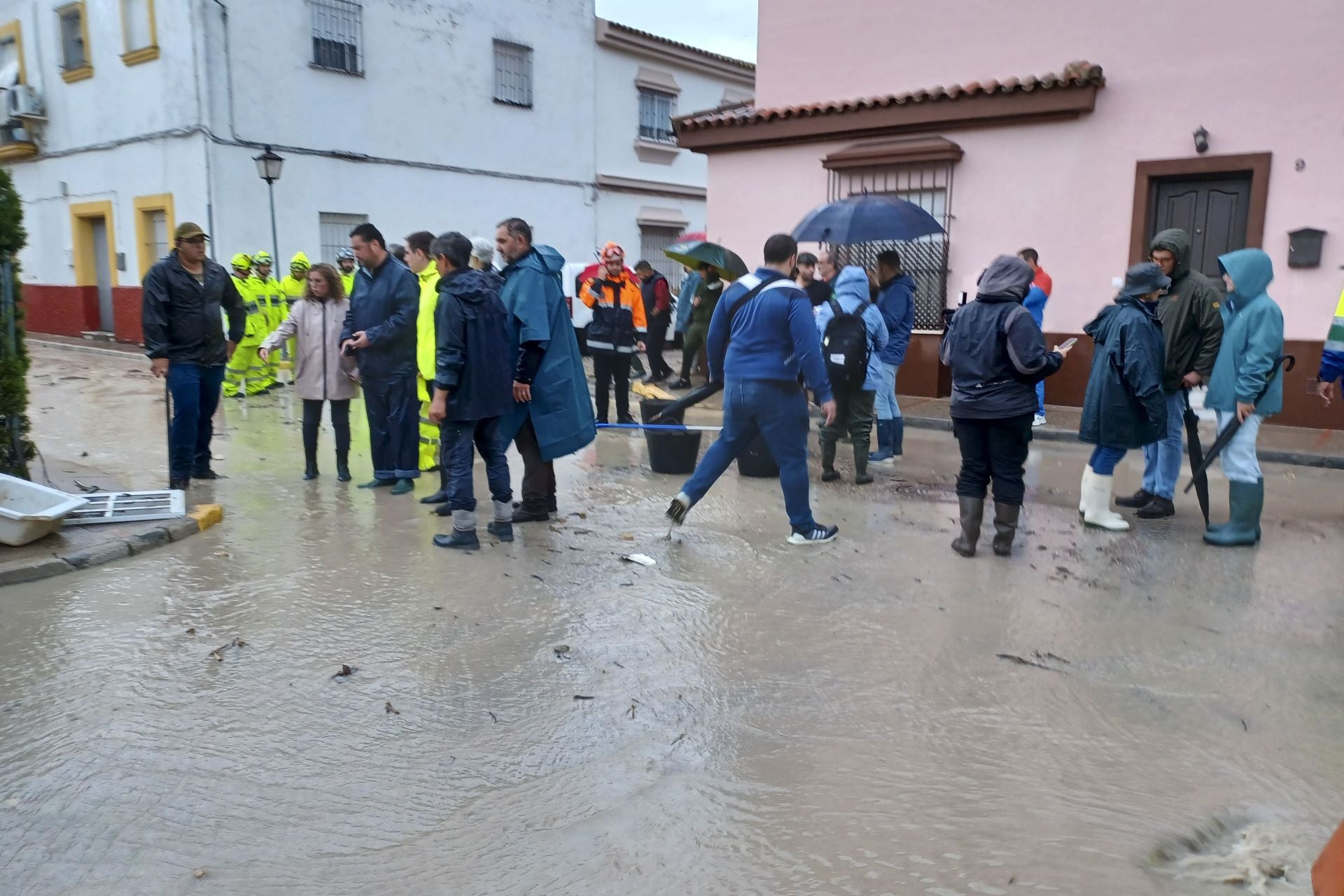 Algunos de los vecinos de la pedanía de Guadalcacín han tenido que abandonar sus hogares
