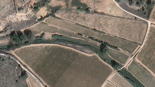 Imagen antes - Vista del Río Magro, al sur de la localidad de Requena, después de la inundación. Se observa el daño ocasionado en cultivos agrícolas. Algunas parcelas han desaparecer por completo.