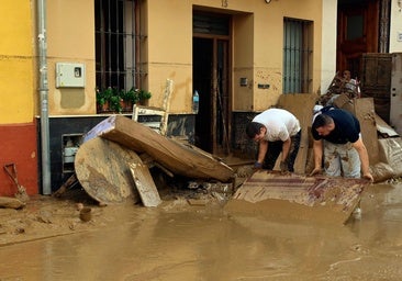 Las muertes por la DANA superan el centenar entre el lodo y el agua