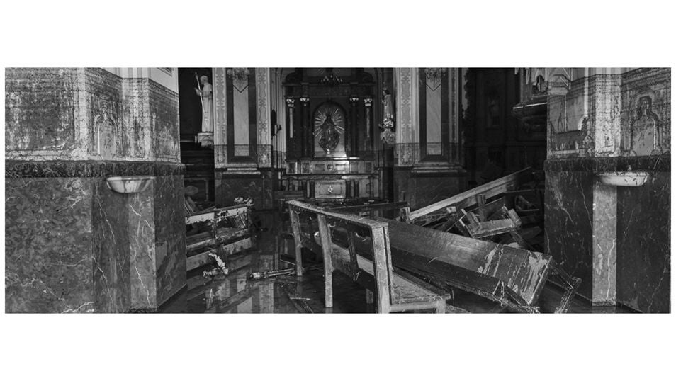 Interior de la iglesia de la Inmaculada tras la inundación