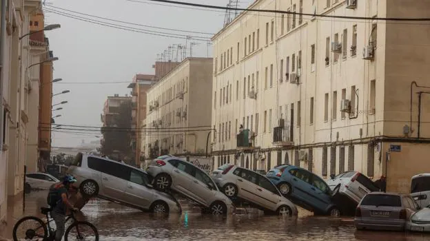 Before image - A row of cars piled up on the Alba road (La Torre)