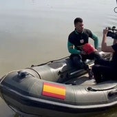 Buzos, drones y perros peinan la Albufera en búsqueda de cuerpos