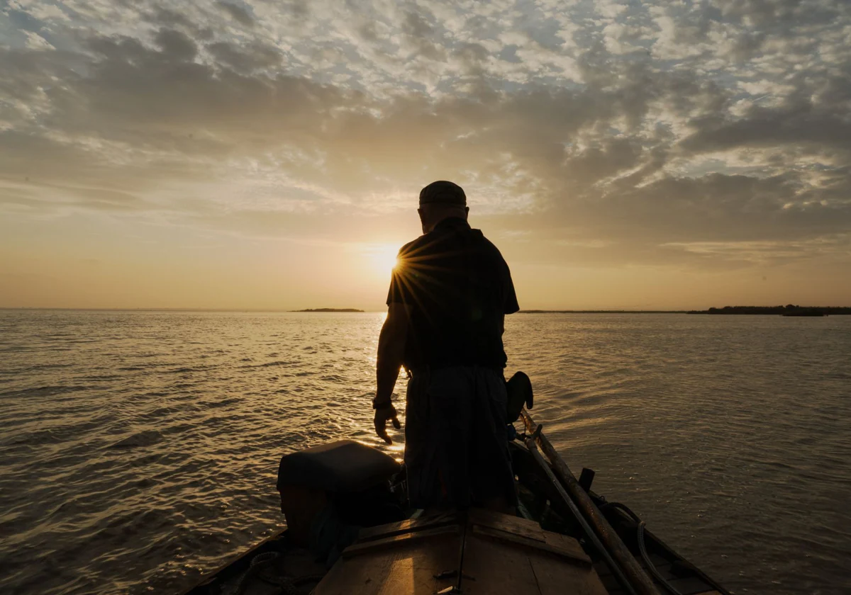 Paco, un hombre que colabora en las labores de búsqueda en la Albufera, Valencia