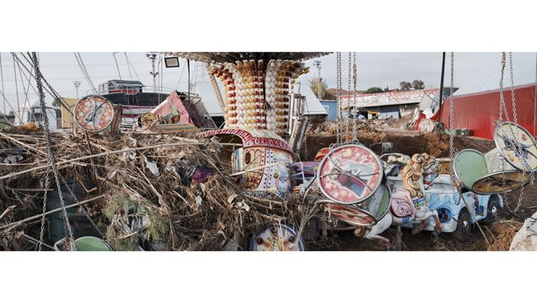 Paiporta, Valencia 5 de Noviembre 2024: Los restos de una feria tras el paso de la Dana por Paiporta.