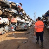 Los cementerios de coches y desechos que crecen en la zona cero de la tragedia