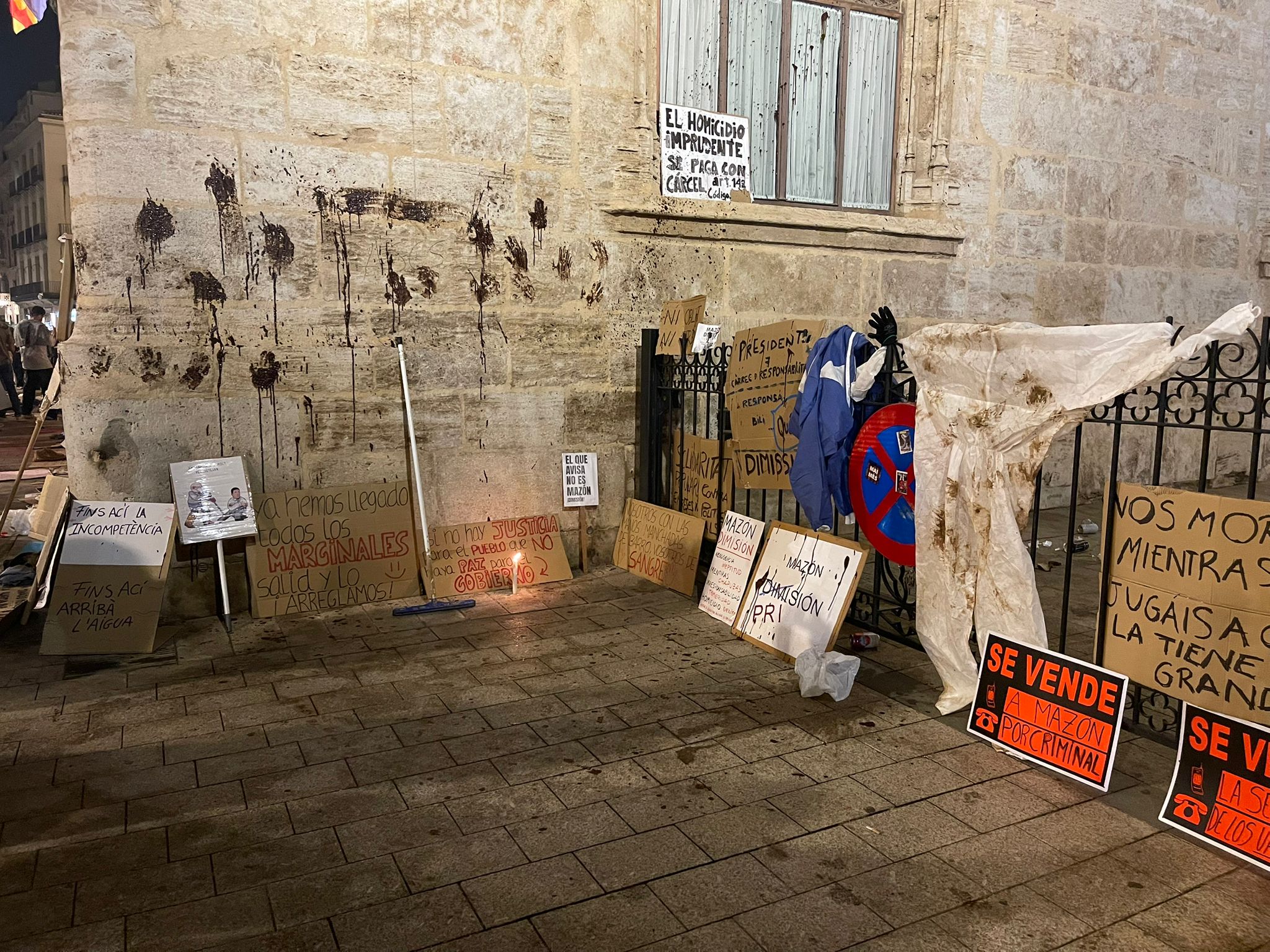 Los valencianos salen a las calles para protestar contra la gestión de la DANA, en imágenes