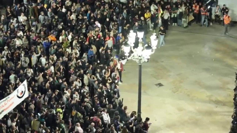 Disturbios en València tras la manifestación en protesta por la gestión de la dana