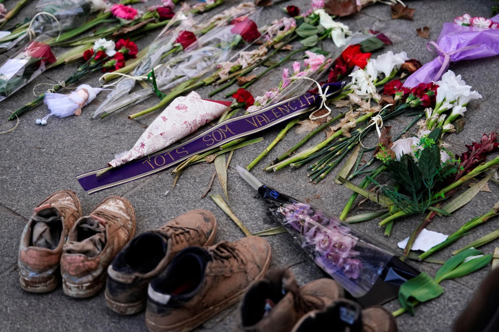 Los valencianos salen a las calles para protestar contra la gestión de la DANA, en imágenes