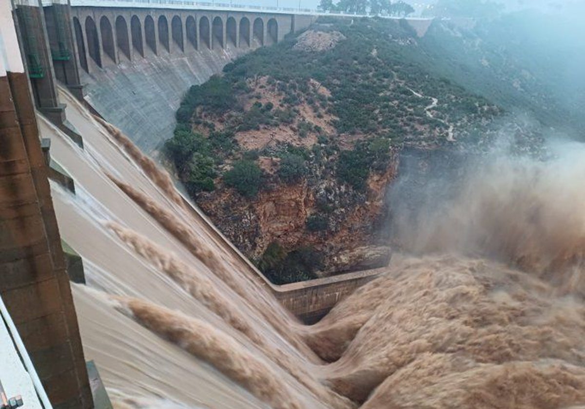 Imagen de la presa de Forata facilitada por la Confederación Hidrográfica del Júcar el 30 de octubre