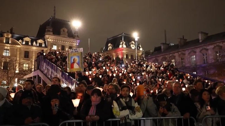 Una simbólica talla de la Virgen vuelve a la catedral de Notre Dame