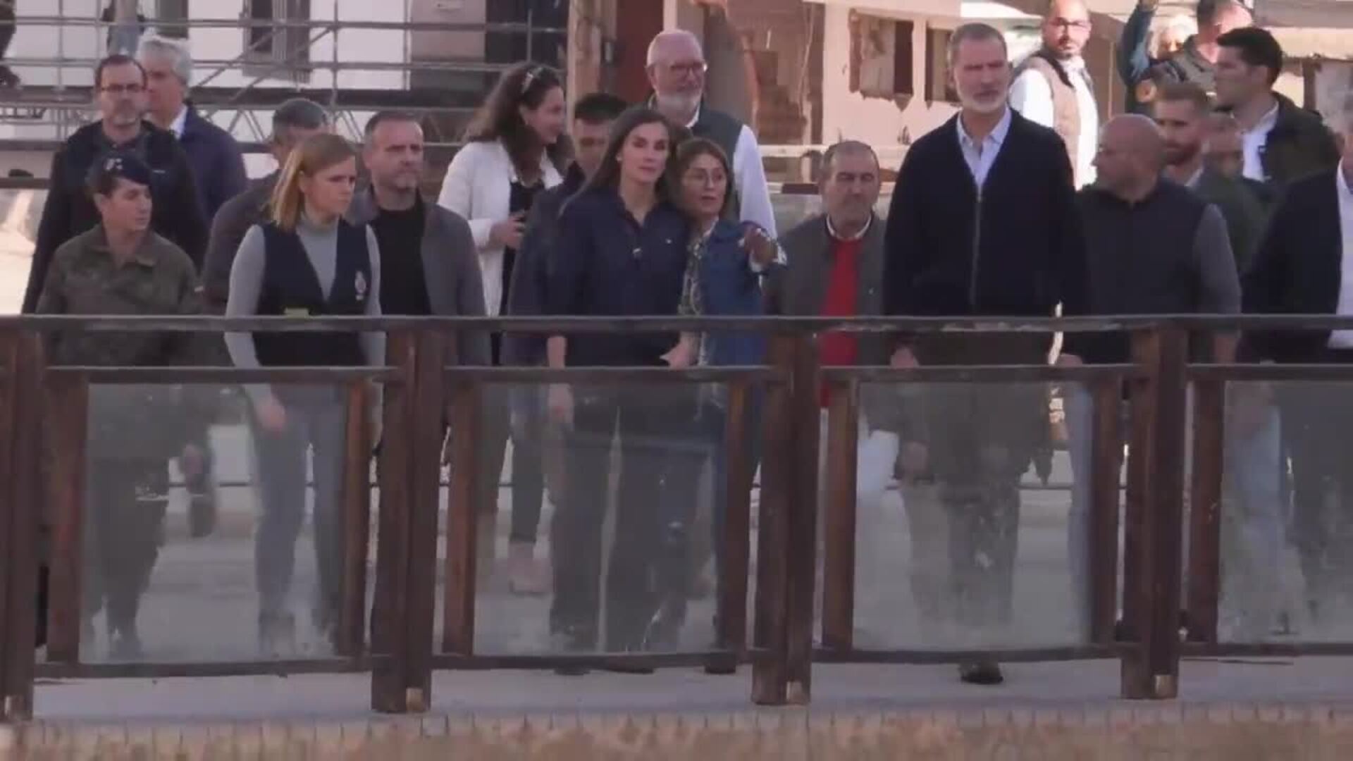 Los reyes examinan el Barranco del Poyo en Chiva