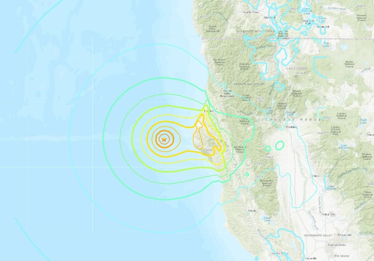 Un terremoto de magnitud 7,0 sacude las costas de California y provoca una alerta de tsunami