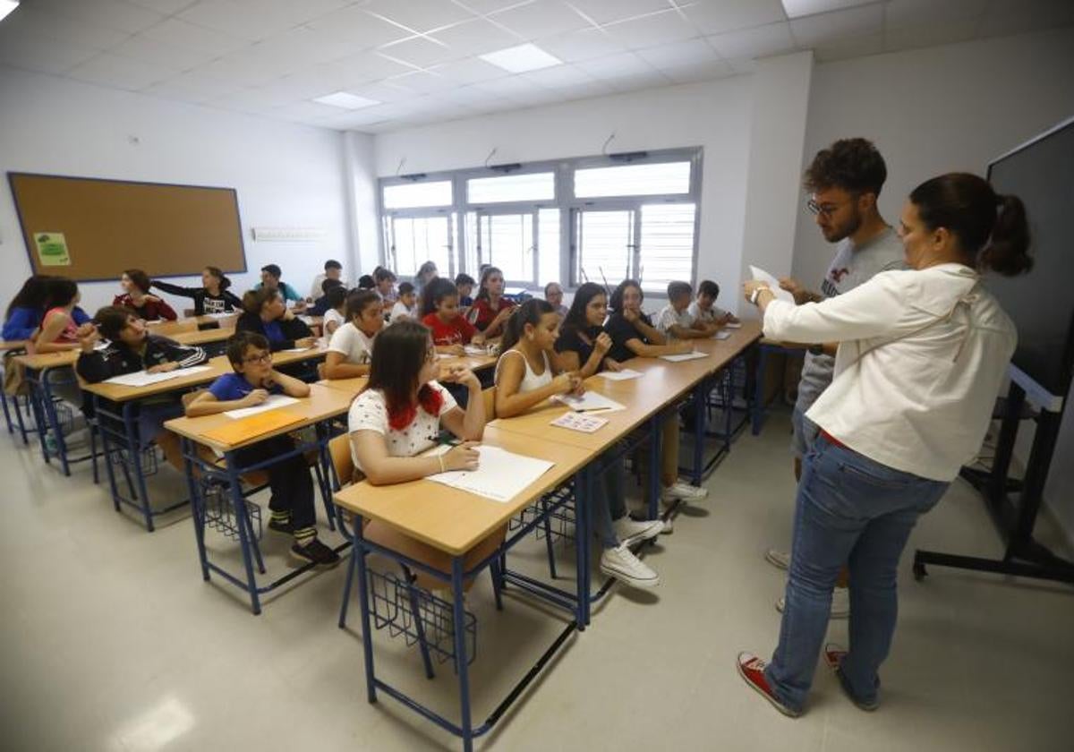 Alumnos de secundaria durante una clase