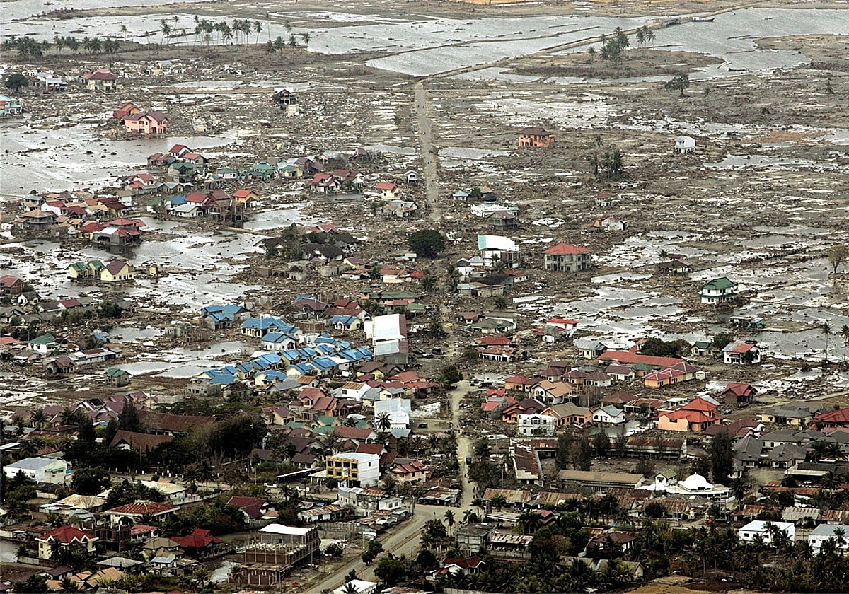 Banda Aceh, en la isla indonesia de Sumatra, quedó totalmente devastada por el tsunami del 26 de diciembre de 2004 en el océano Índico