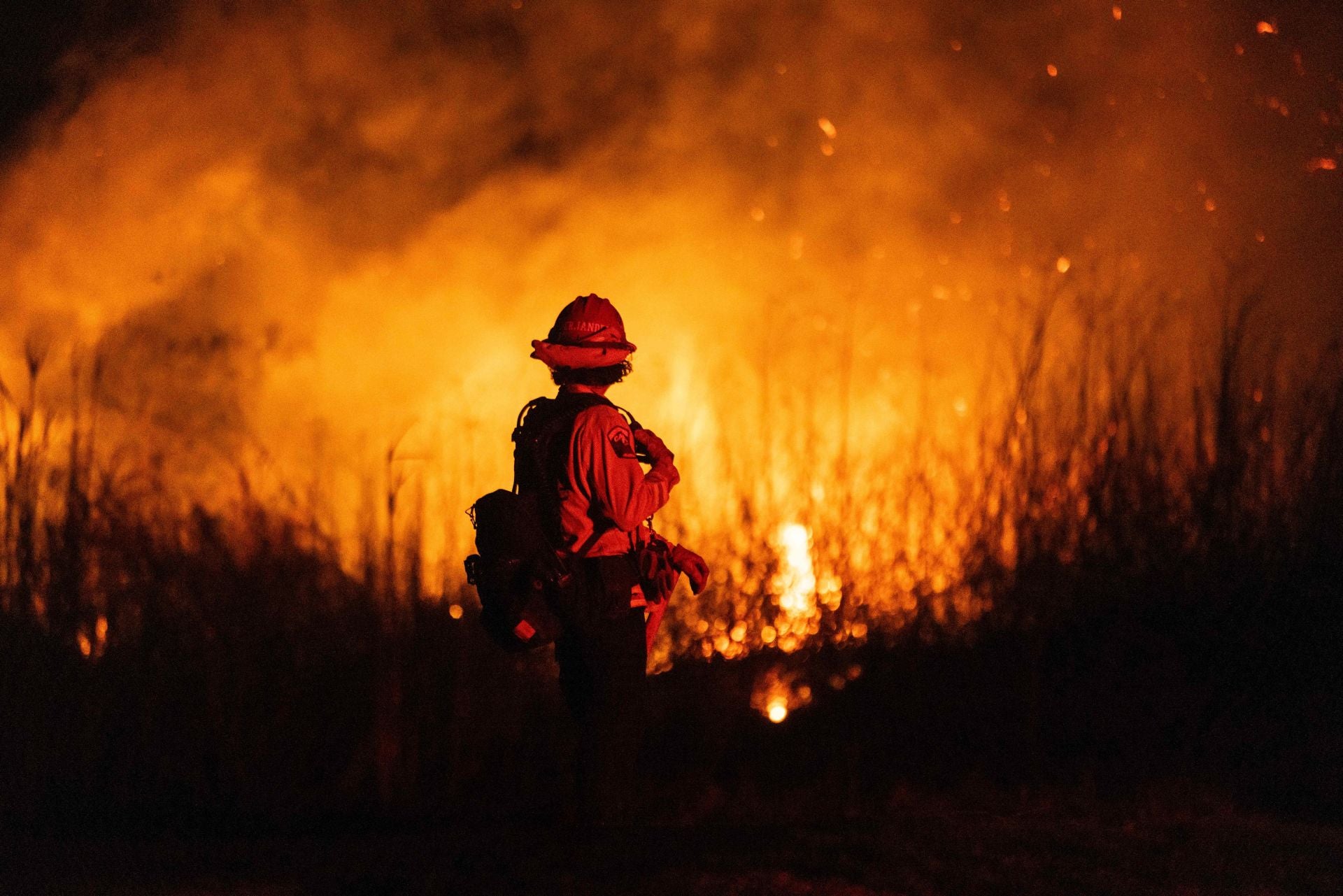 Los ricos recurren a bomberos privados para luchar contra el fuego en Los Ángeles: «Pagaré lo que sea»