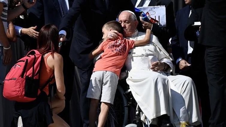 El Papa dará un bonus mensual de 300 euros a empleados del Vaticano que tengan familia numerosa